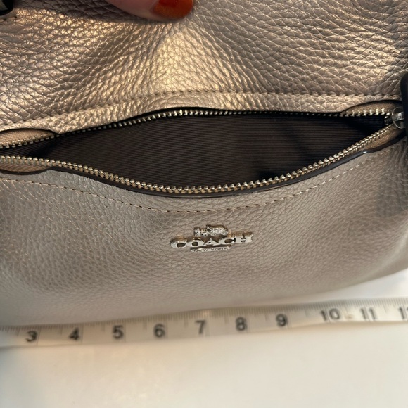 COACH PEBBLED LEATHER CLASSIC SHOULDER HANDBAG SILVER / CHAMPAGNE TONE - Picture 4 of 16